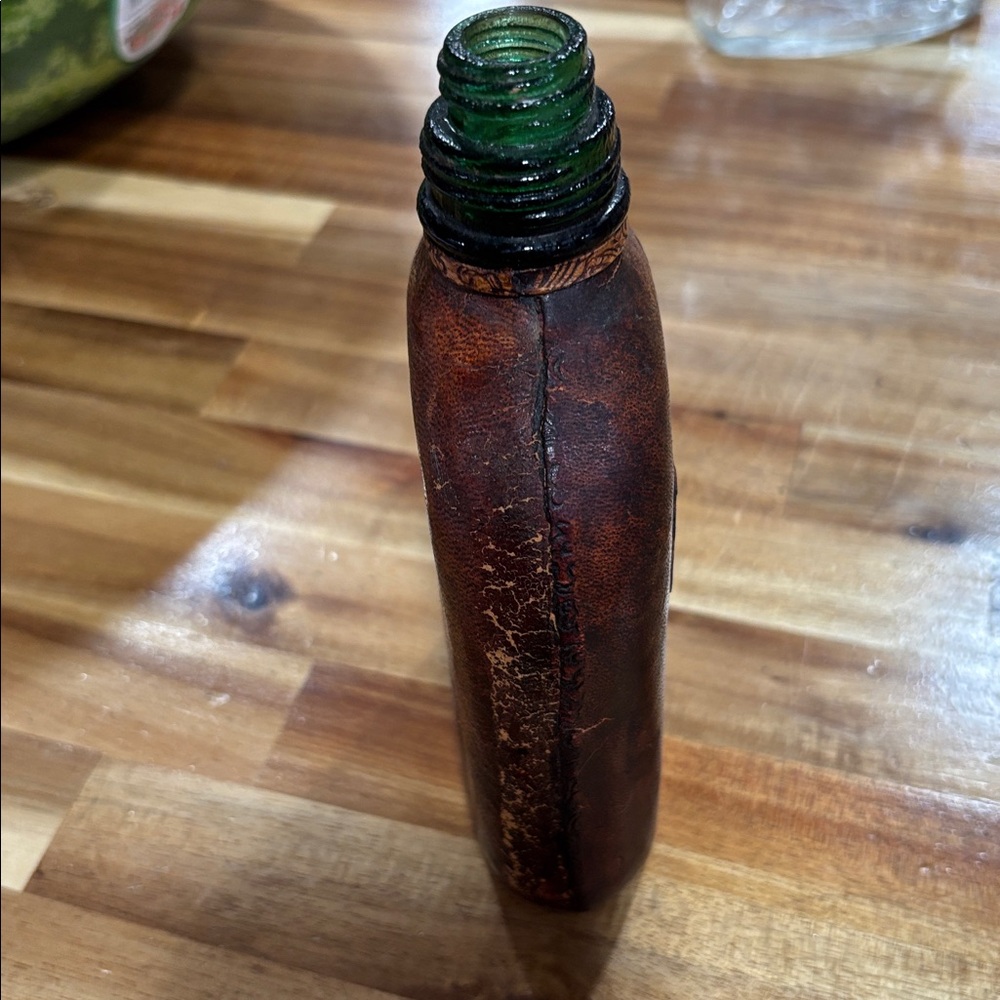 Vintage Brown Leather Whisky Bottle - Picture 4 of 7